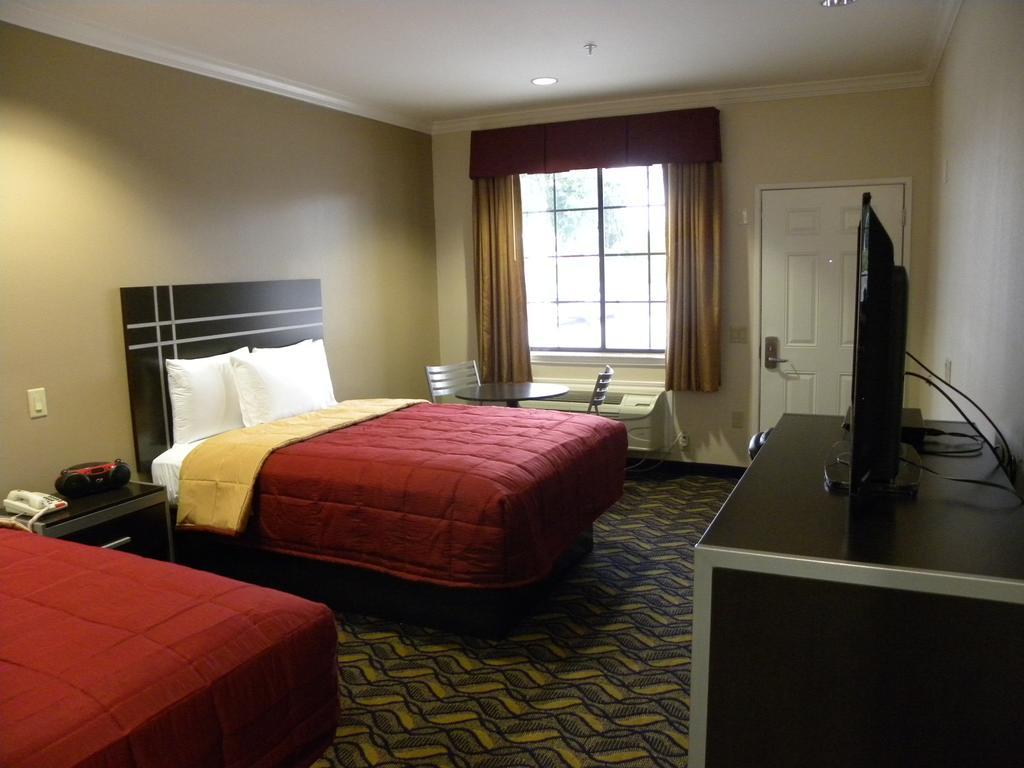 Palace Inn Kingwood Гамбл Номер фото